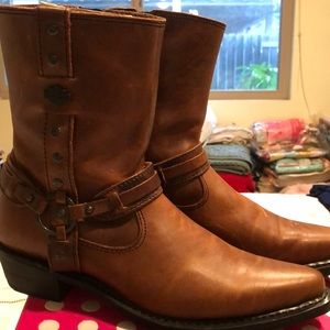 NWOB brown leather HD boots.